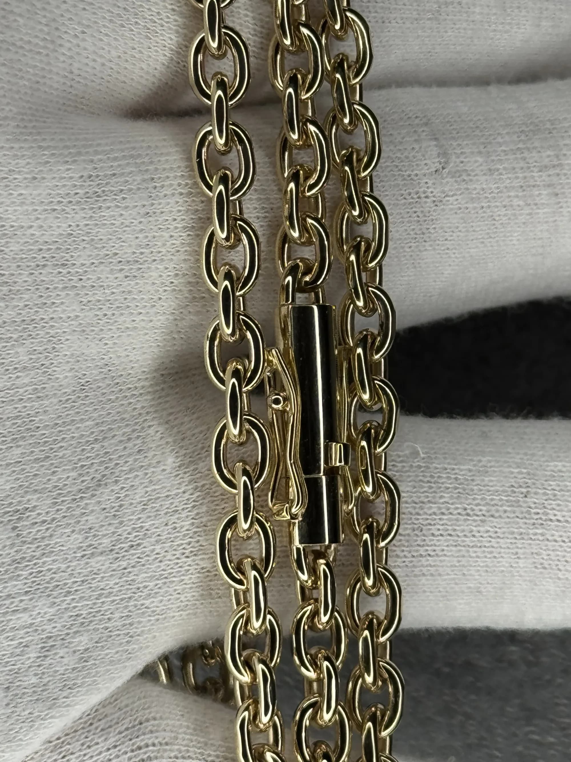 Oval anchor